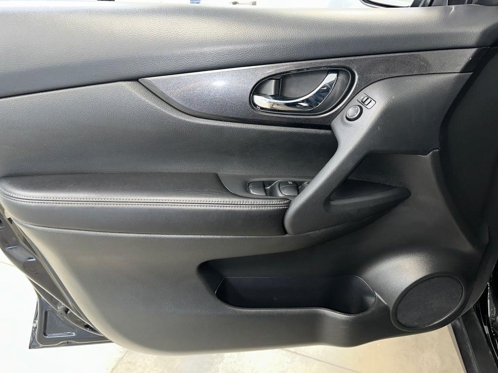 2018 Nissan Rogue SV photo 4
