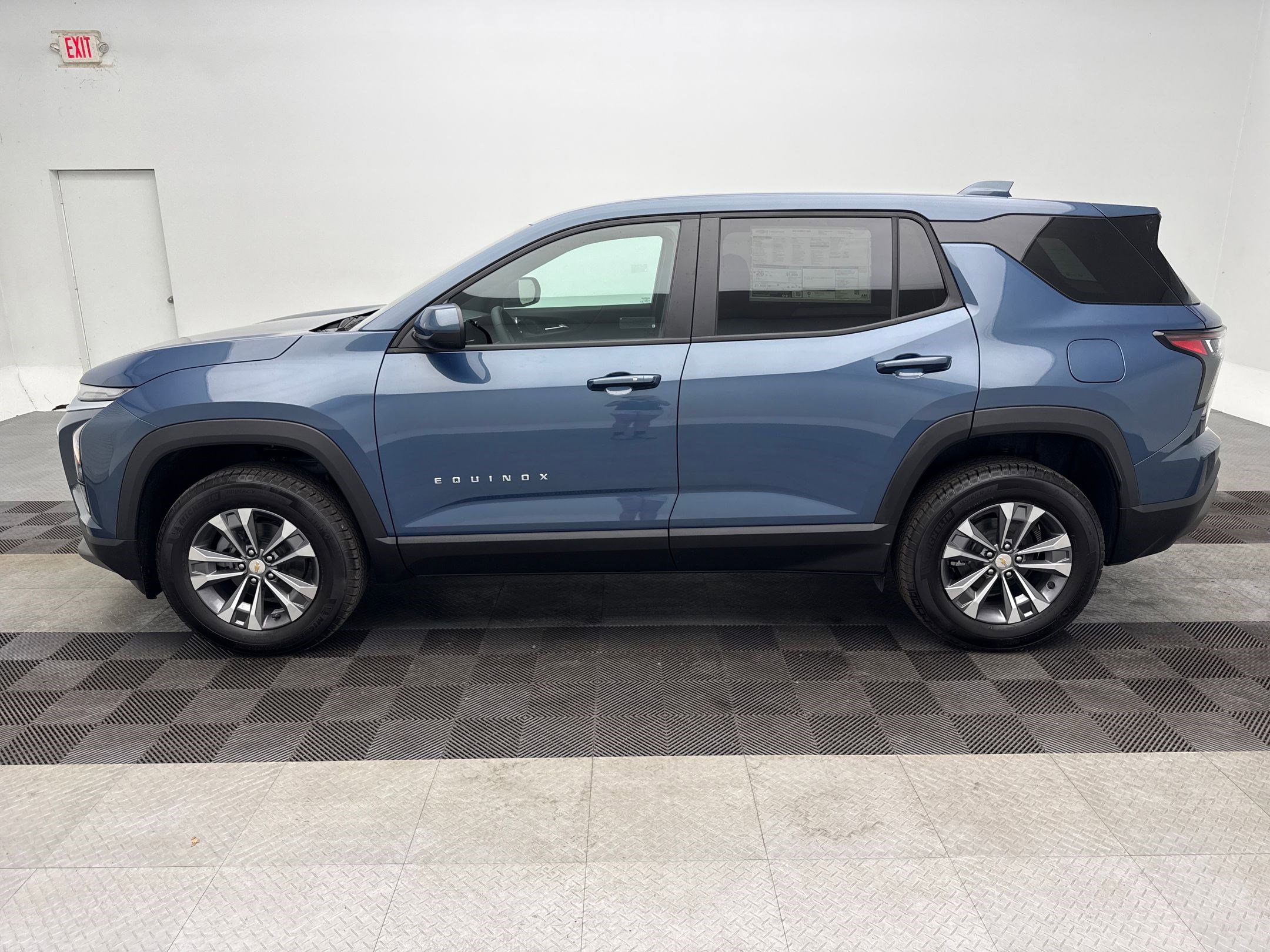 2026 Chevrolet Equinox LT photo 2
