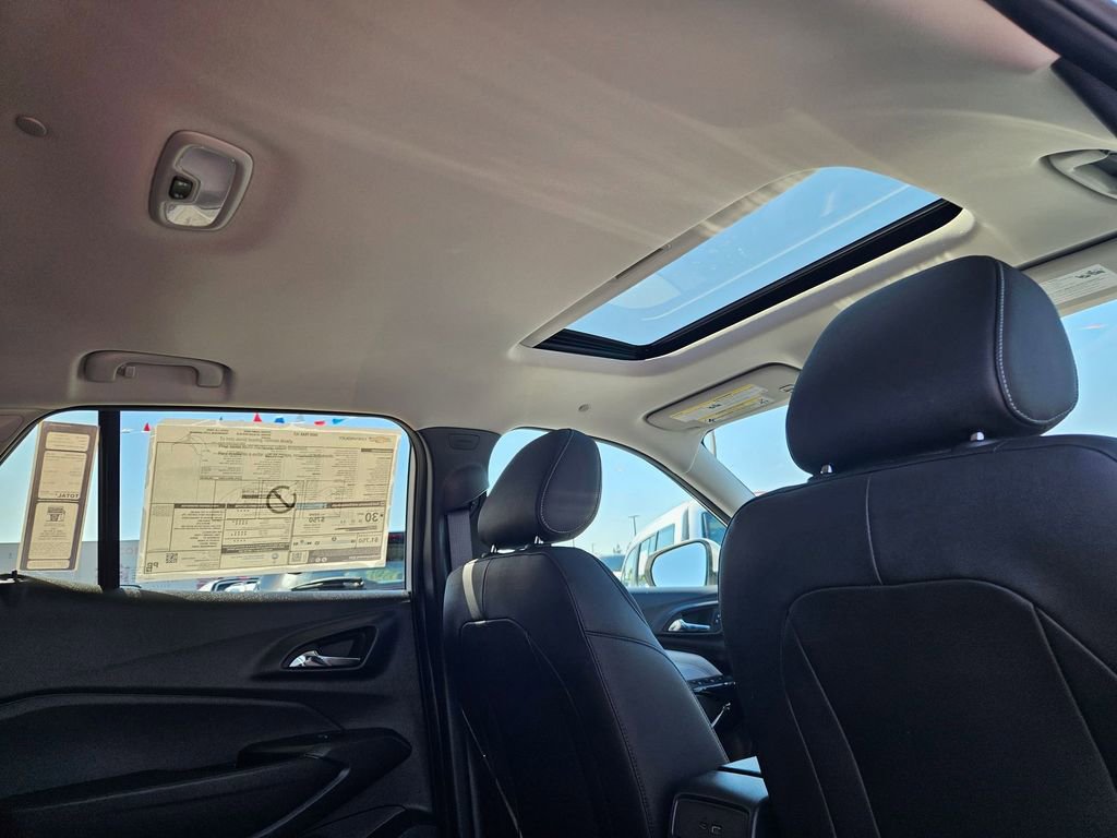 2025 Chevrolet Trax LT photo 29