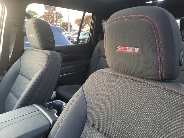 2024 Chevrolet Traverse Z71 photo 2