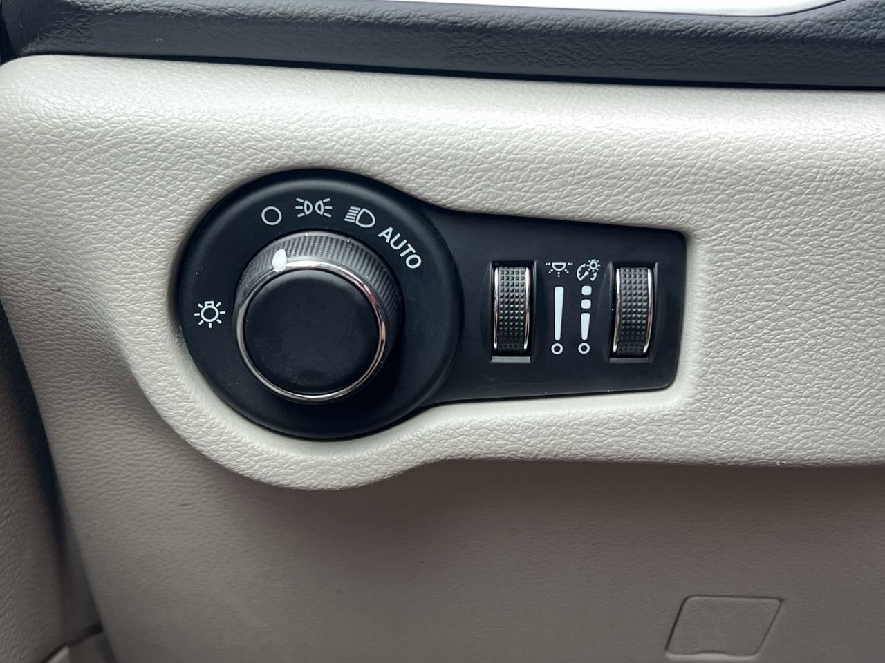 2022 Chrysler Voyager LX photo 25