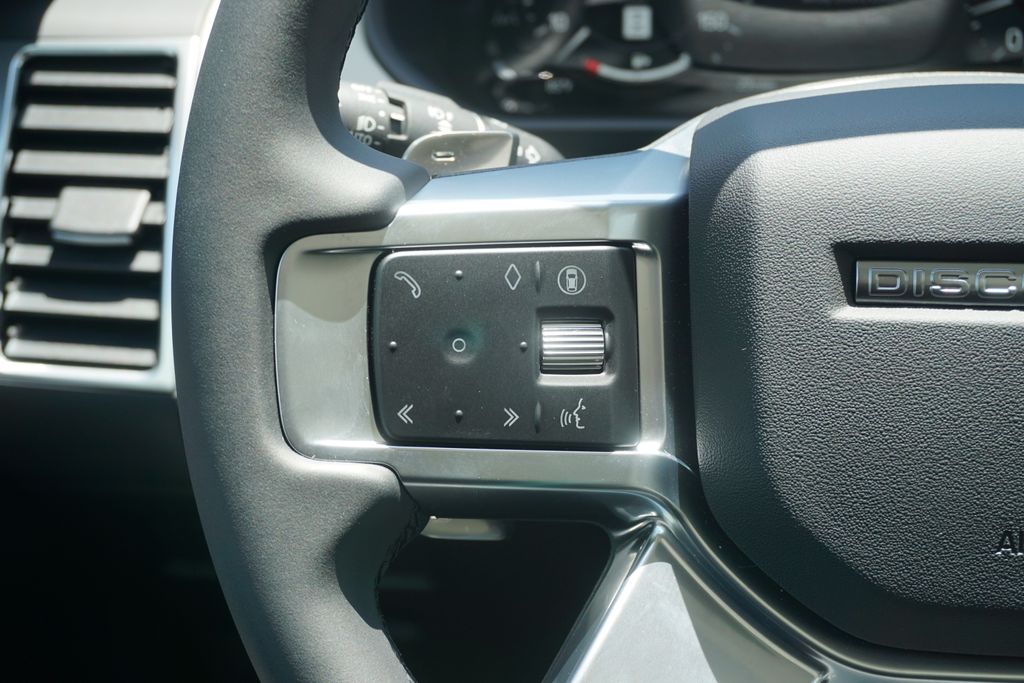 2025 Land Rover Discovery SE photo 12