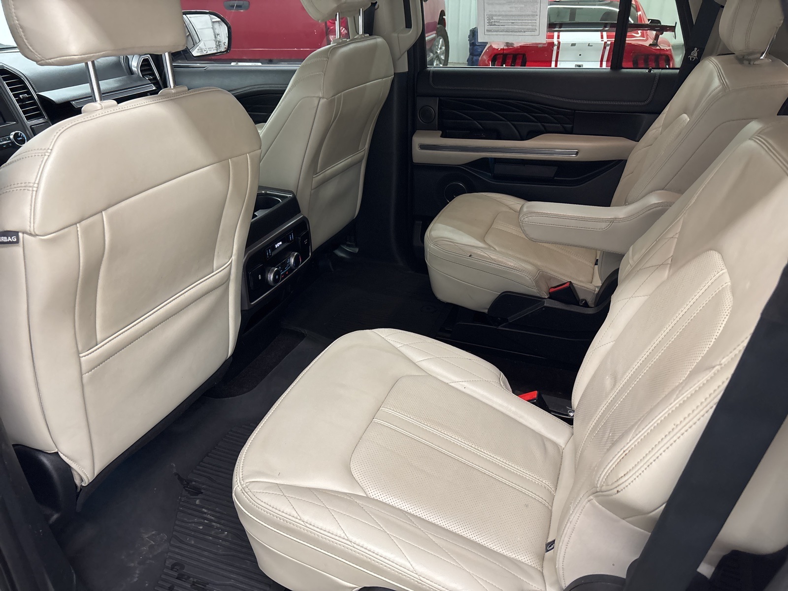 2019 Ford Expedition MAX Platinum photo 19