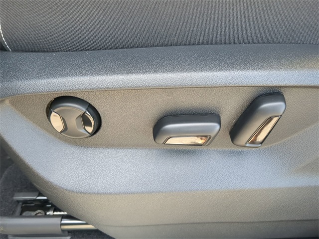 2026 Volkswagen Atlas Cross Sport SE Technology photo 19