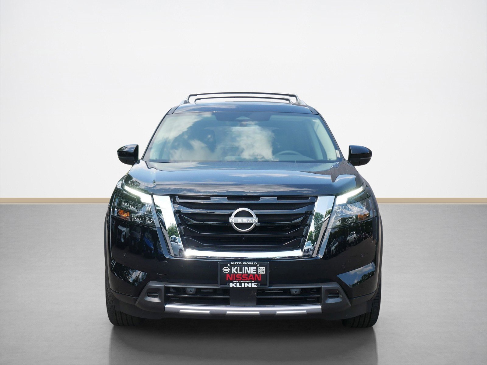 2025 Nissan Pathfinder SL photo 3