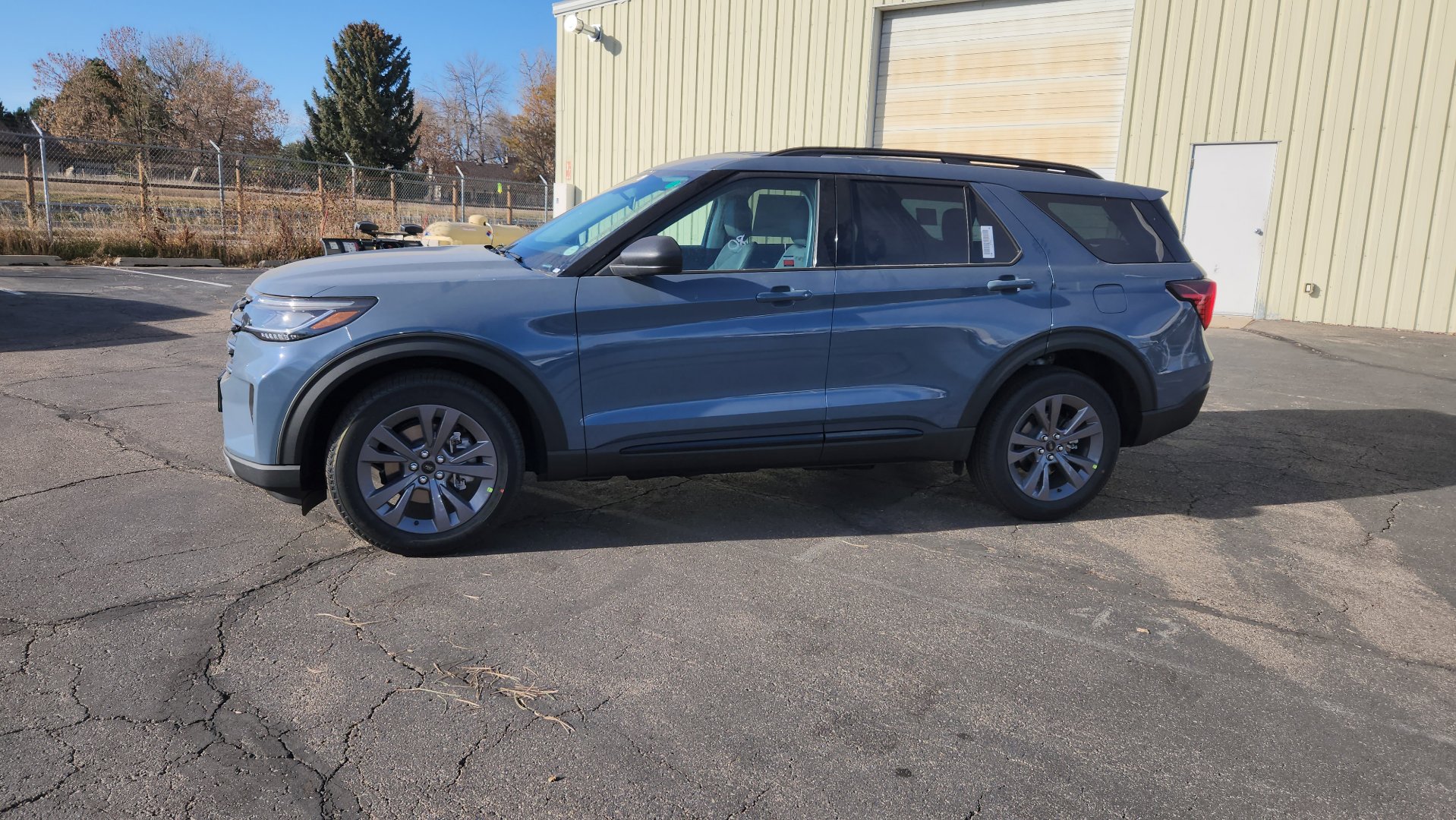 2026 Ford Explorer photo 3
