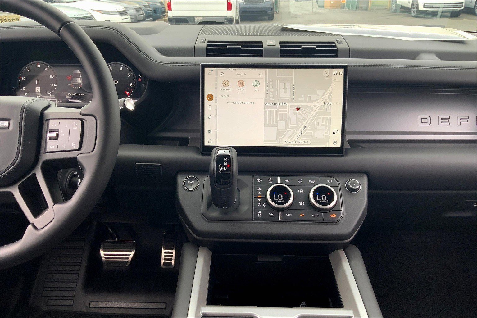 2025 Land Rover Defender 110 V8 photo 3