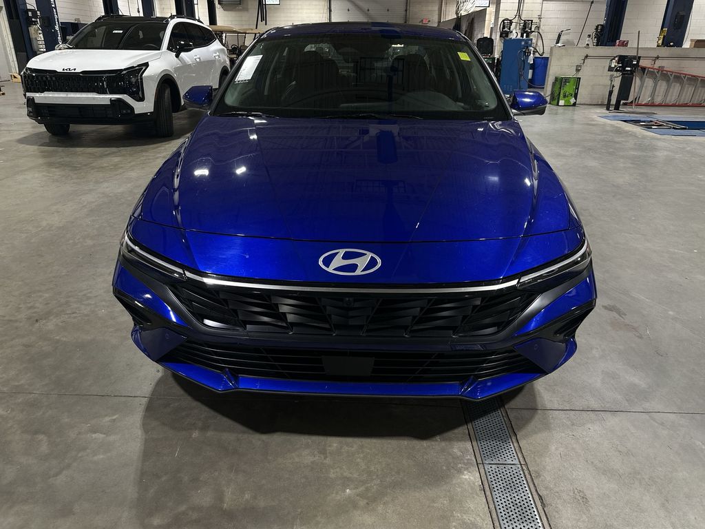 2024 Hyundai Elantra Limited photo 3