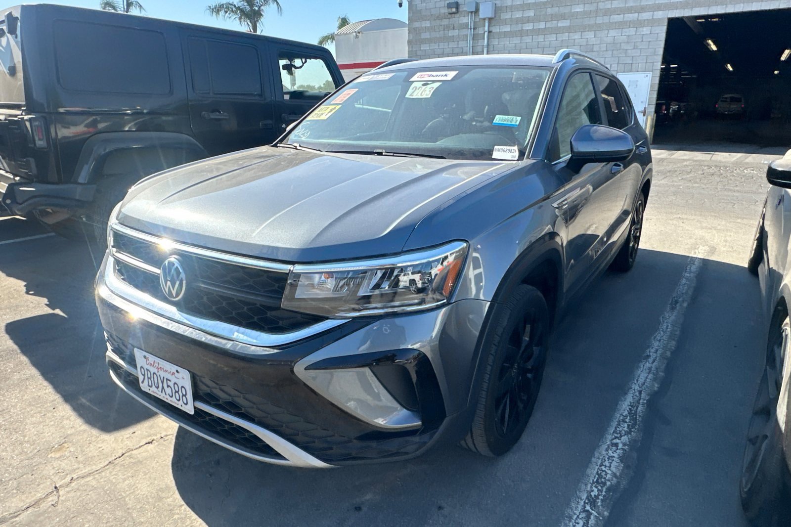 2022 Volkswagen Taos SE photo 2