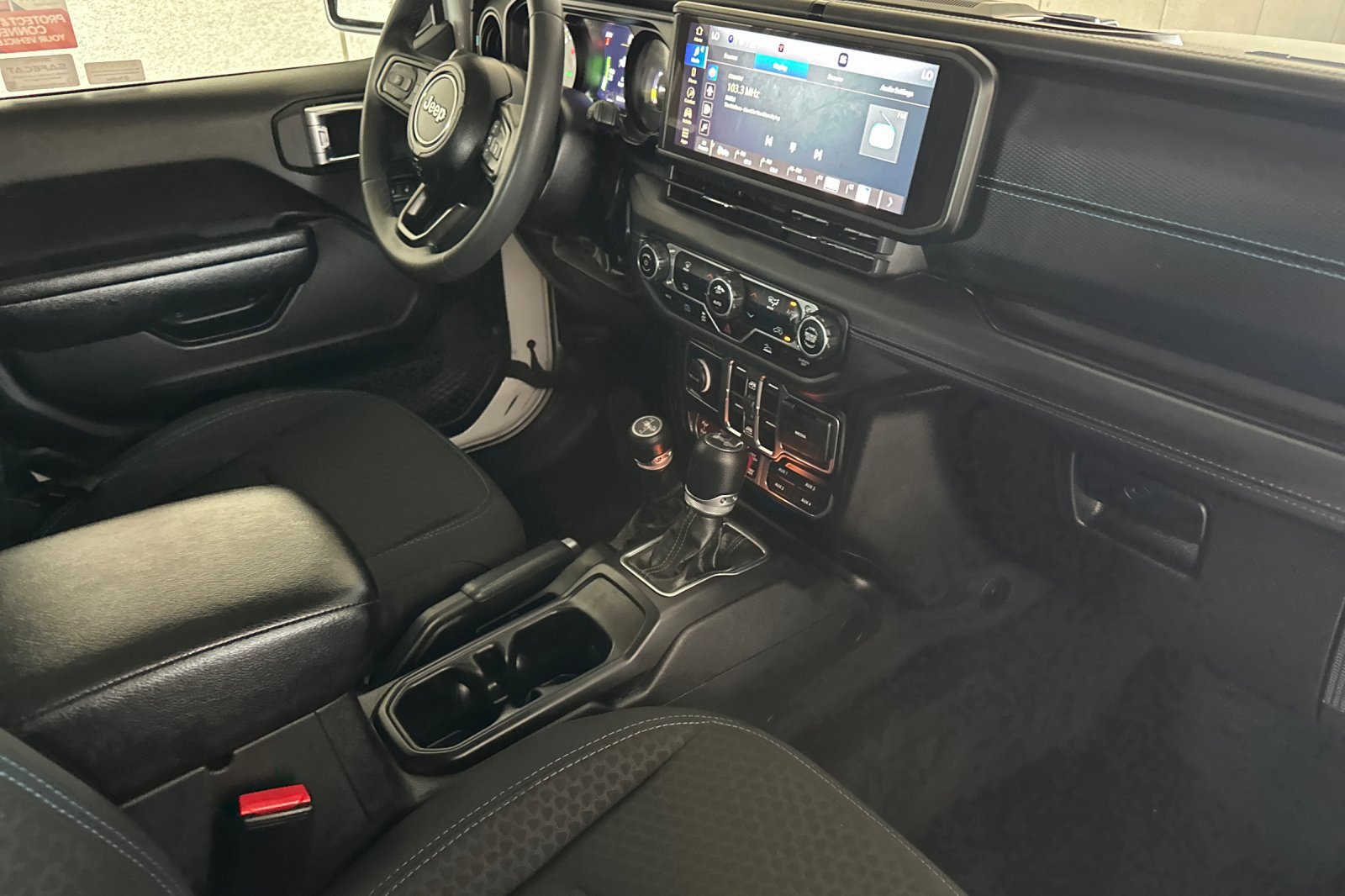2024 Jeep Wrangler Rubicon 4xe photo 16