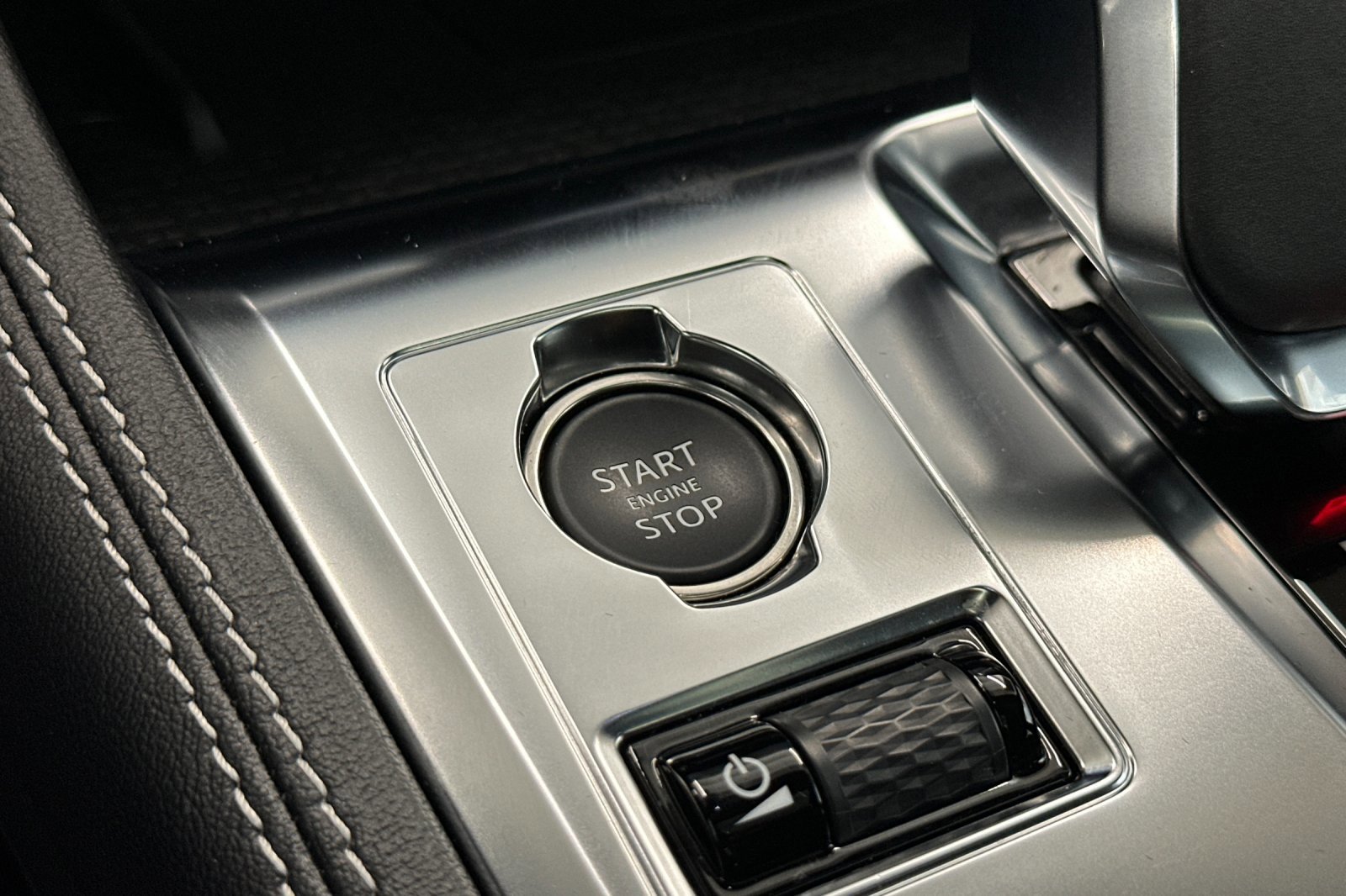 2025 Jaguar F-PACE P250 R-Dynamic S photo 27