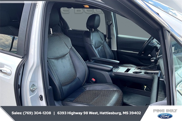 2023 Toyota Sienna XSE photo 6