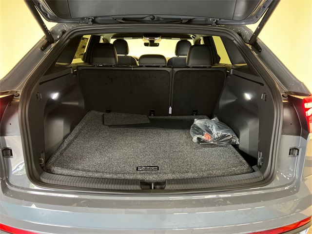 2026 Volkswagen Atlas Cross Sport SE Technology photo 4