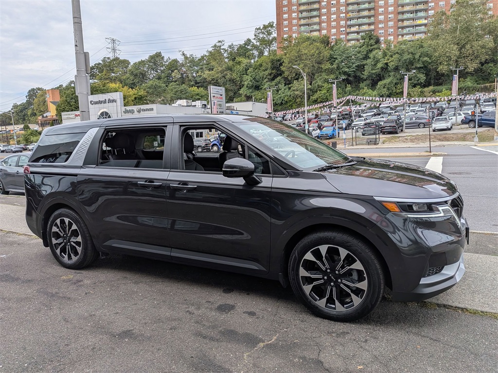 2024 Kia Carnival EX photo 2