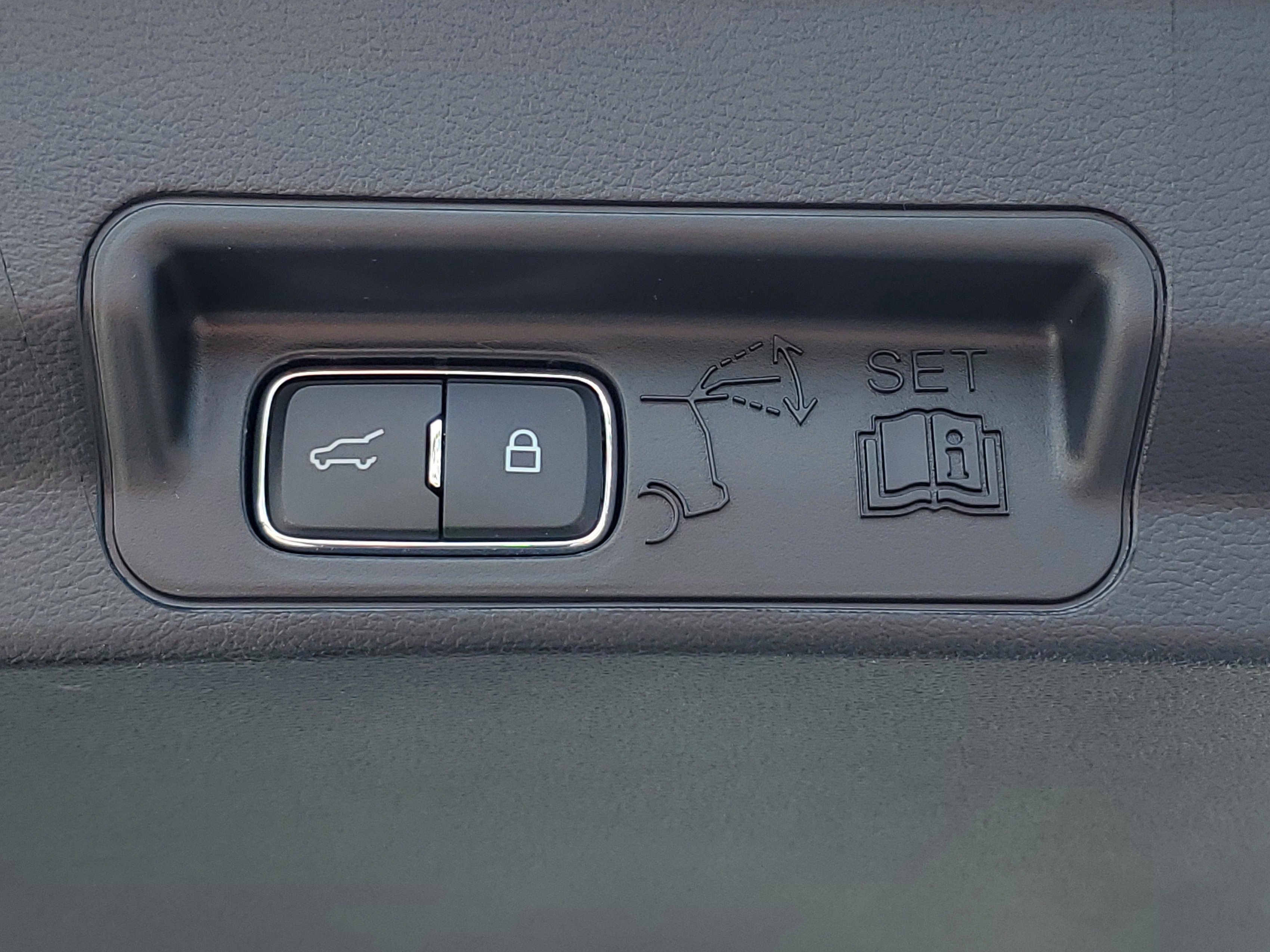 2025 Ford Explorer photo 5
