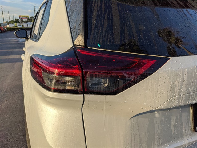 2024 Nissan Rogue SV photo 8