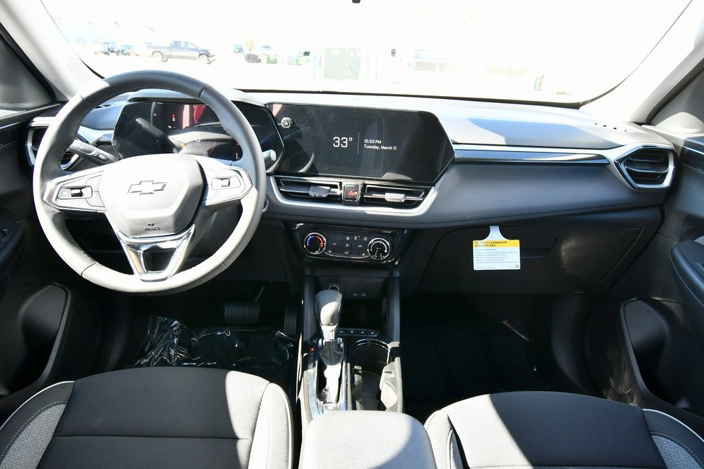2025 Chevrolet Trailblazer LT photo 3