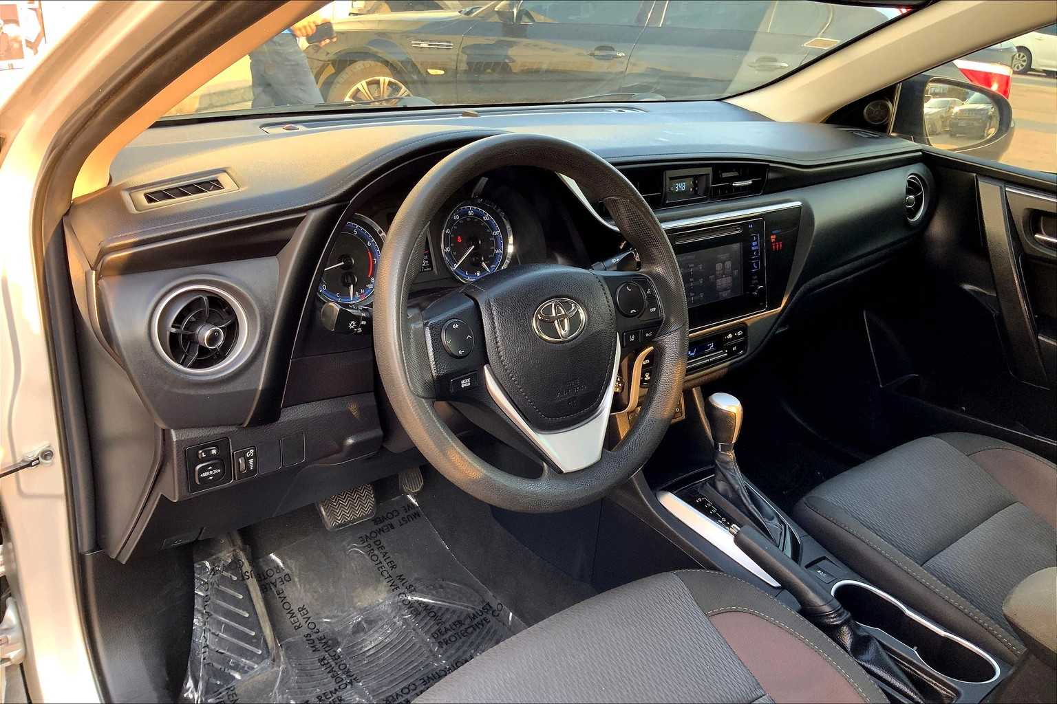 2019 Toyota Corolla LE photo 17