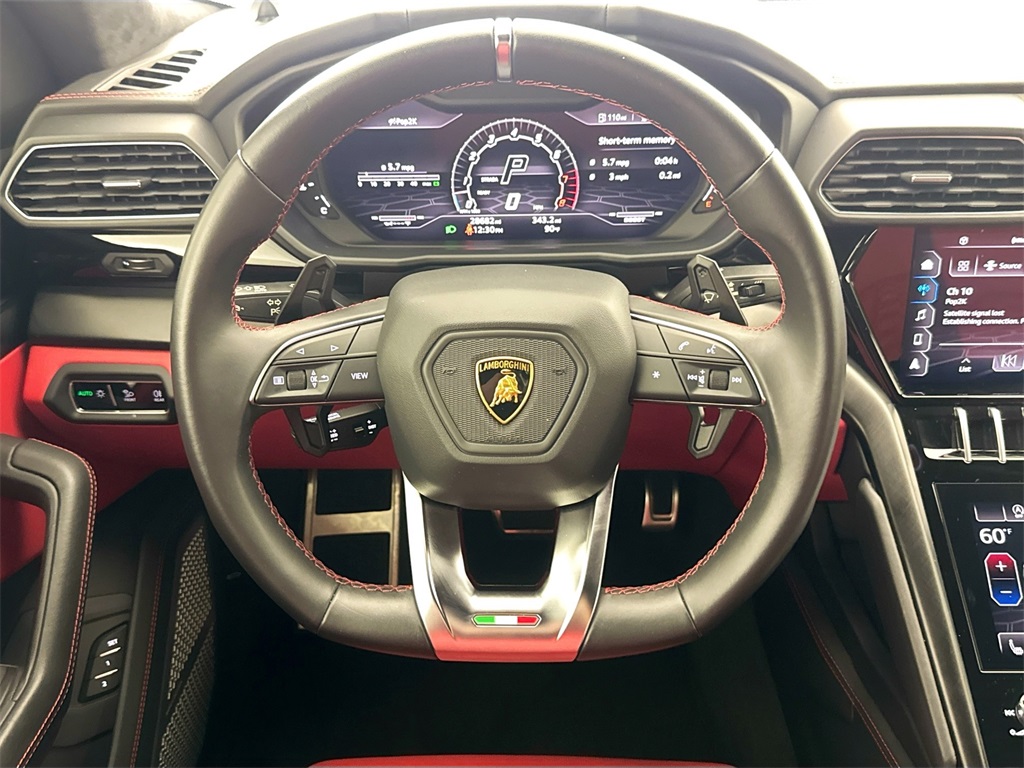 2022 Lamborghini Urus photo 11