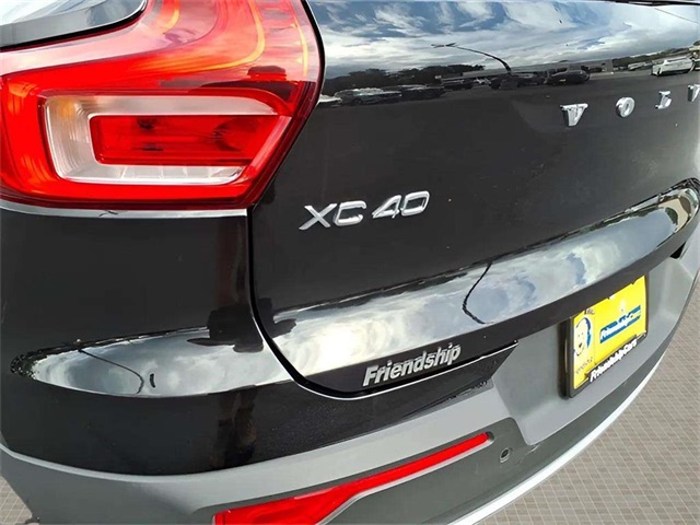 2025 Volvo XC40 Core photo 4
