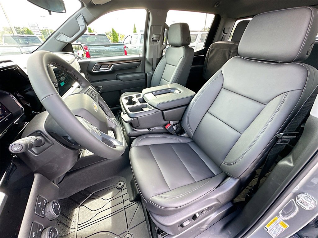 2025 Chevrolet Silverado 1500 LT photo 13