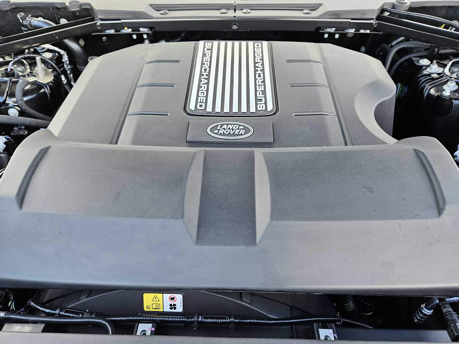 2025 Land Rover Defender 130 V8 photo 30