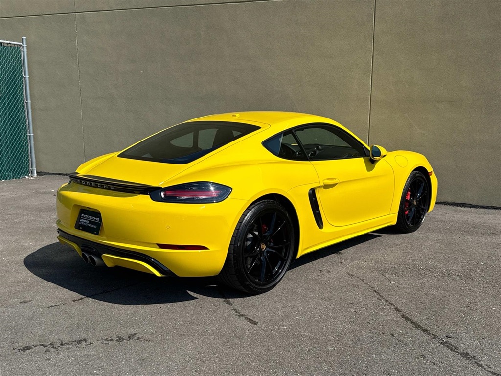 2024 Porsche Cayman S photo 8