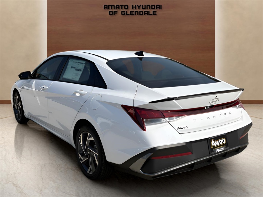 2025 Hyundai Elantra SEL Sport photo 3