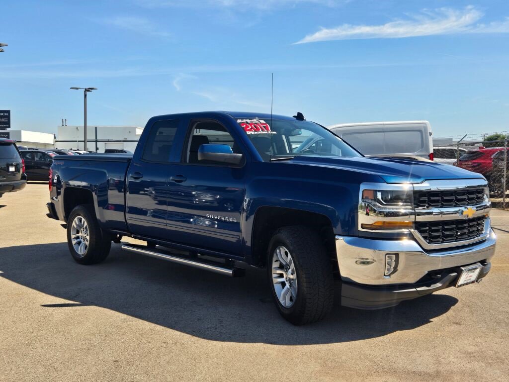 2017 Chevrolet Silverado 1500 LT photo 3