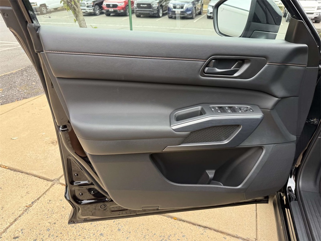 2025 Nissan Pathfinder Rock Creek photo 22