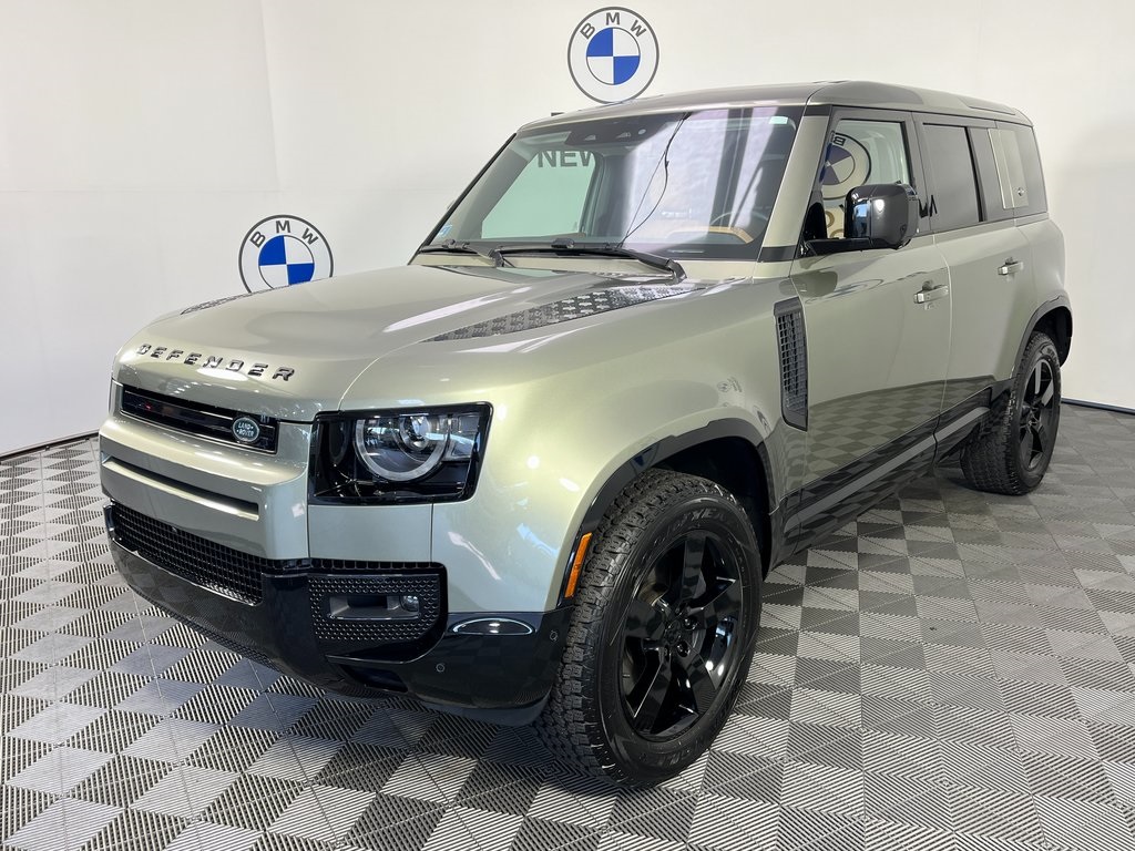 2024 Land Rover Defender 110 SE photo 3