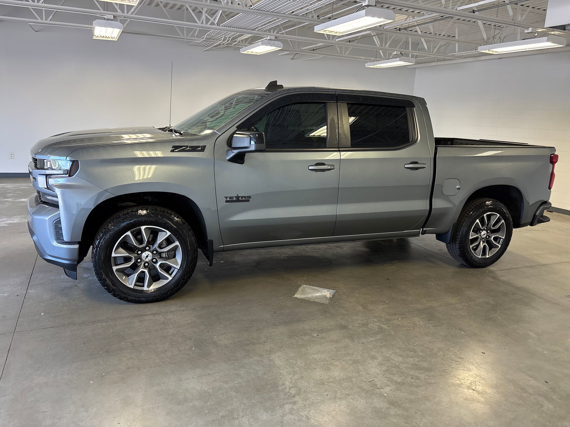 2021 Chevrolet Silverado 1500 RST photo 2