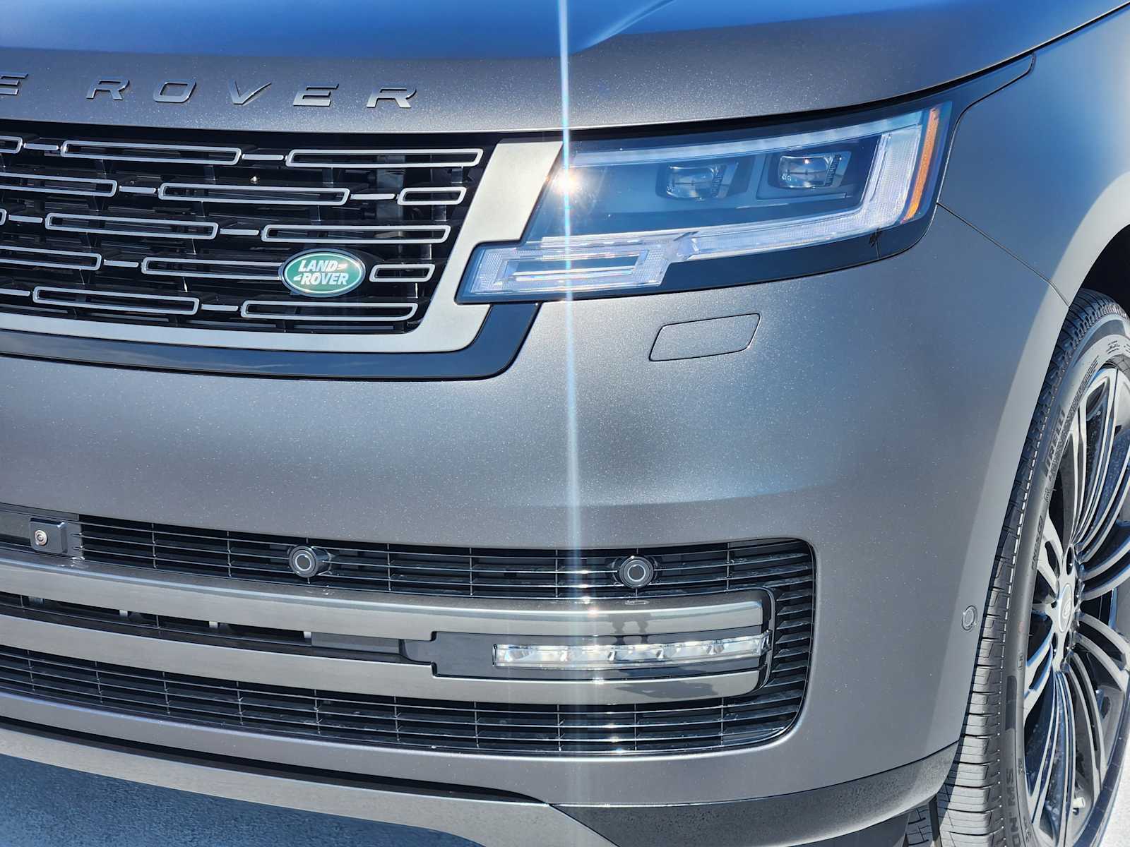2025 Land Rover Range Rover SE photo 7