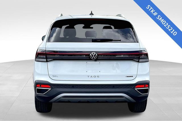 2025 Volkswagen Taos SEL photo 4