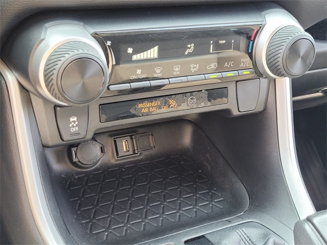 2022 Toyota RAV4 LE photo 18