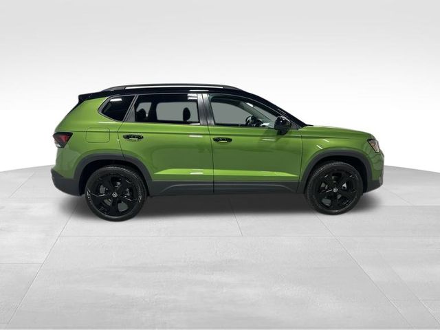 2025 Volkswagen Taos SE photo 3