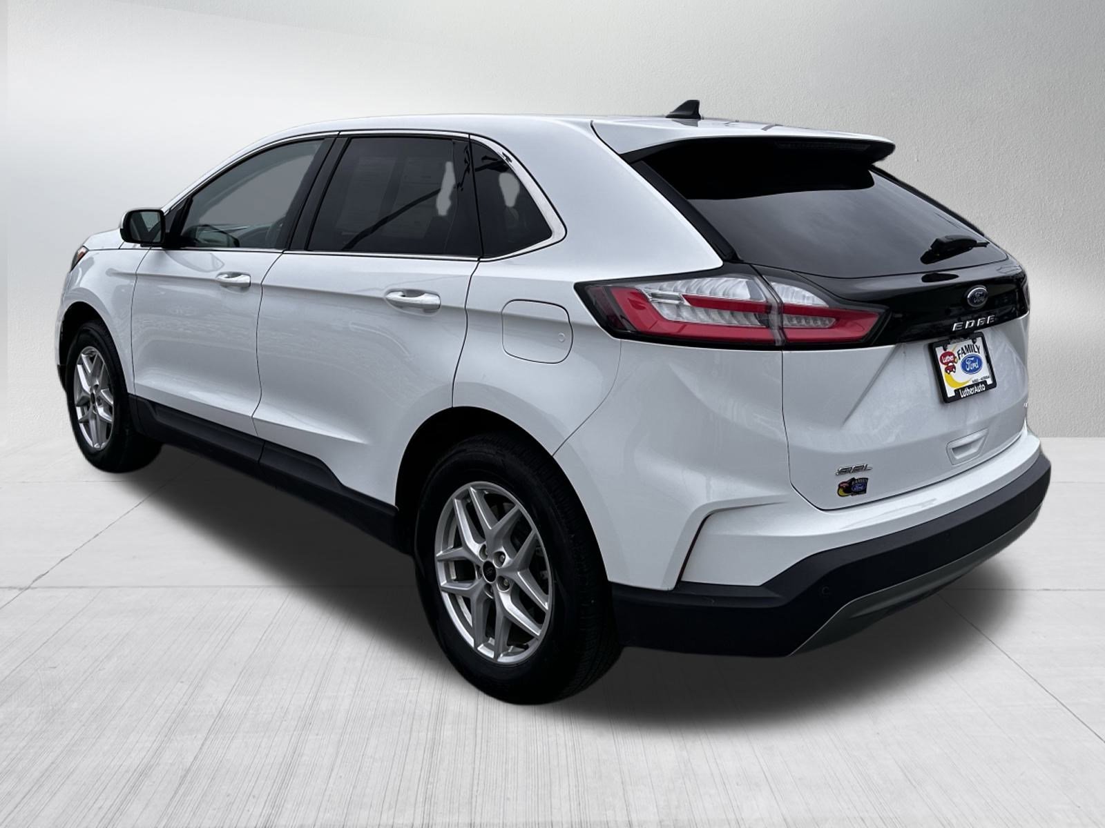 2024 Ford Edge SEL photo 3