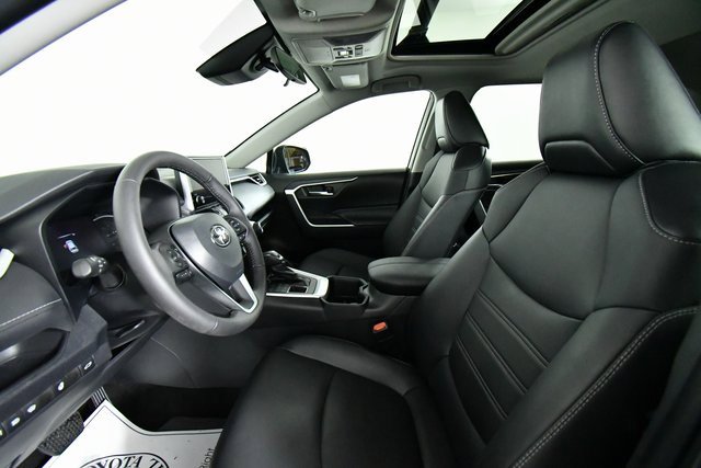 2023 Toyota RAV4 XLE Premium photo 4