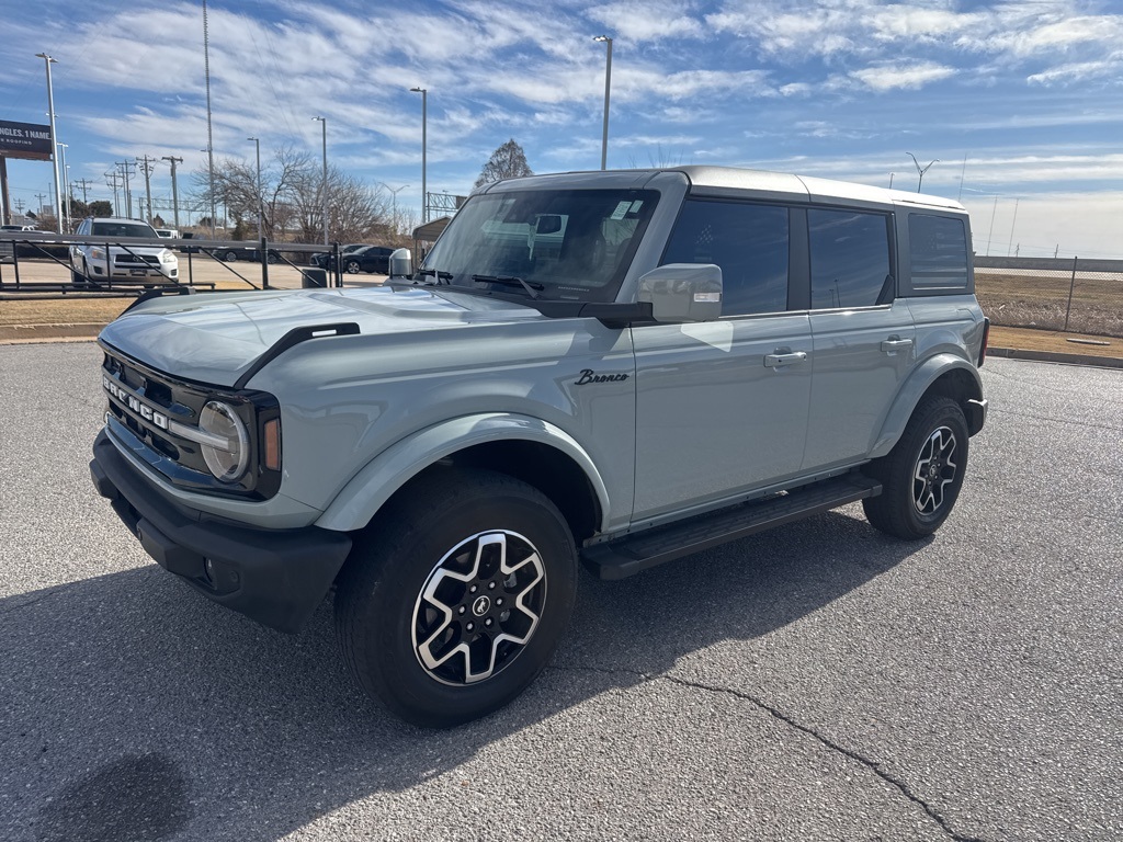 2022 Ford Bronco 4-Door Outer Banks's photo
