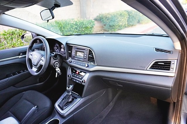 Used 2018 Gray Hyundai SE image 7