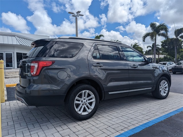 2016 Ford Explorer XLT photo 14