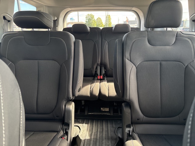 2023 Jeep Grand Cherokee Laredo photo 14