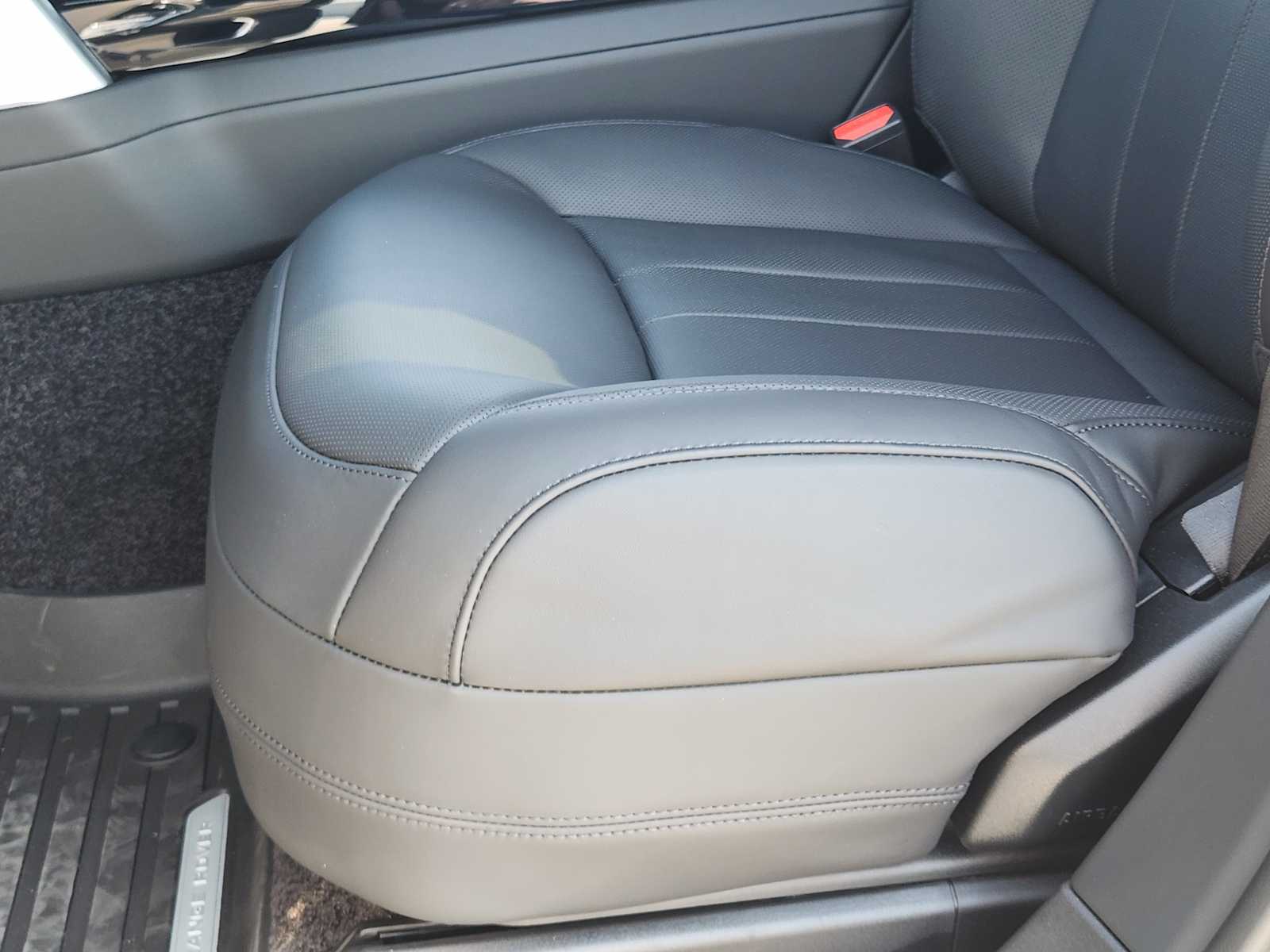 2025 Land Rover Range Rover SE photo 20