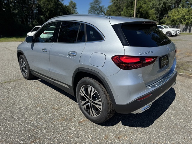 2026 Mercedes Benz GLA 250 4MATIC photo 4