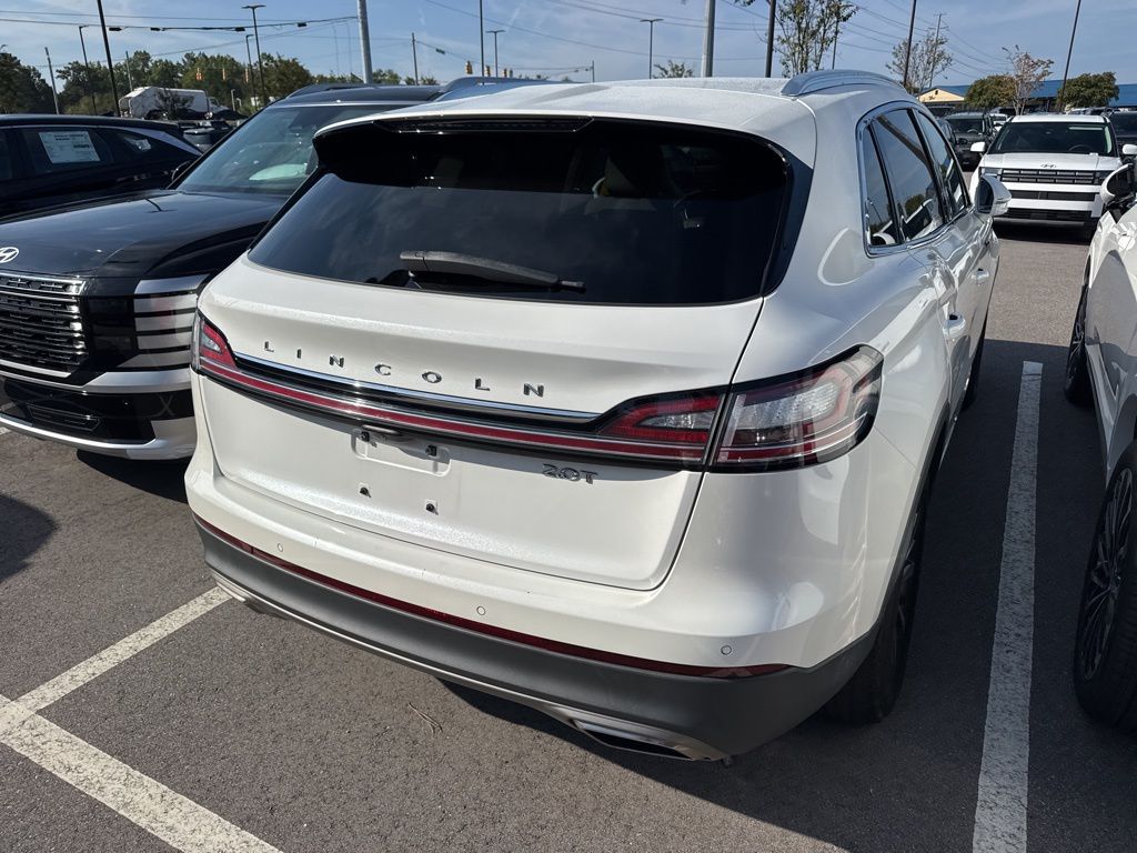 2020 Lincoln Nautilus Standard photo 3