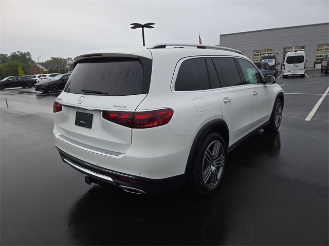 2026 Mercedes Benz GLS 450 4MATIC photo 3