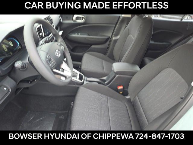 2026 Hyundai Venue SE photo 3