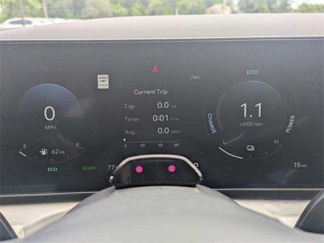 New 2025 Gray Hyundai SEL Convenience image 6
