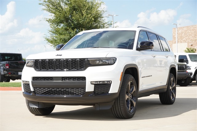 2025 Jeep Grand Cherokee Limited photo 3