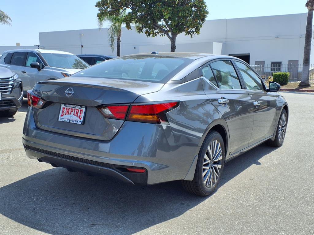 2025 Nissan Altima SV photo 3